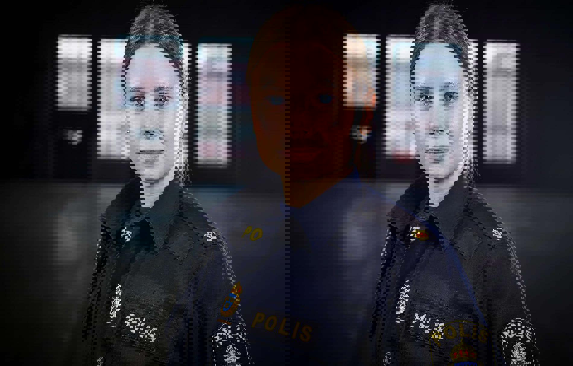 Ung kvinna i polisuniform