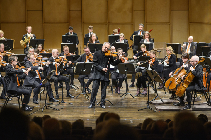 Kolja Blacher leder Nordiska Kammarorkestern samtidigt som han är violinsolist