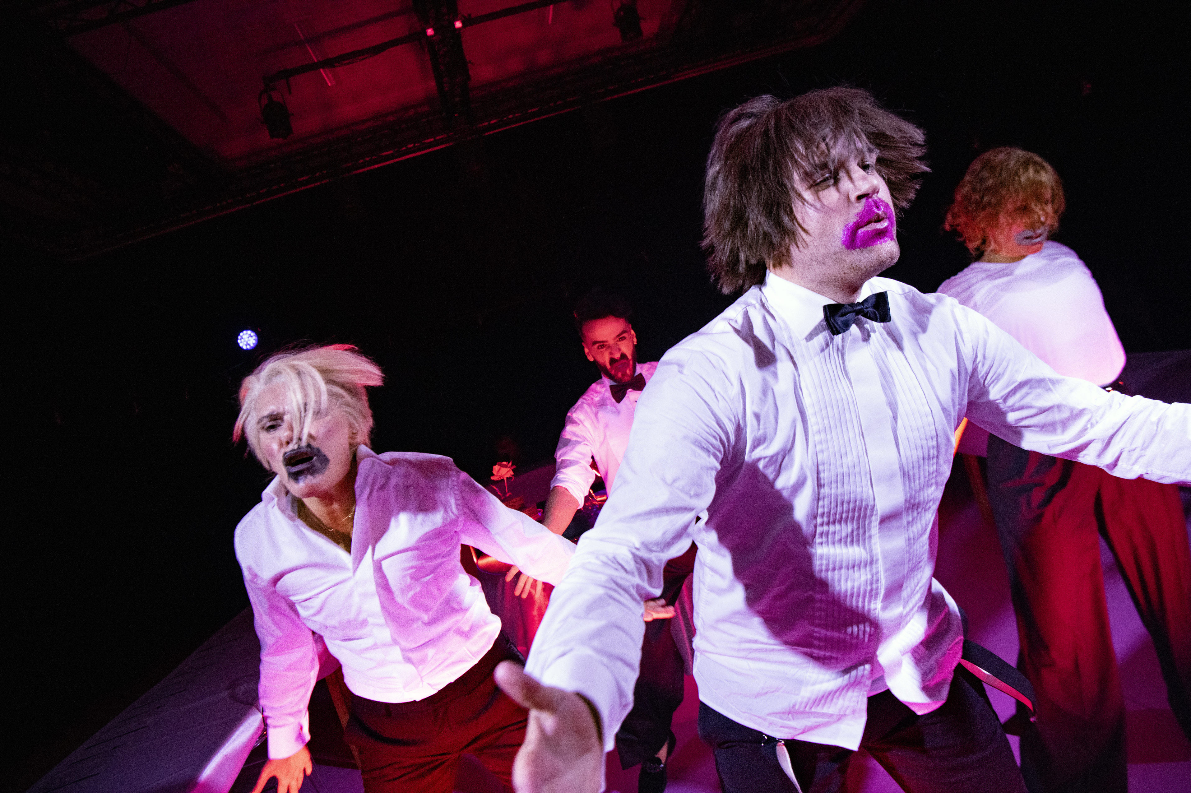 Föreställningsbild till Saker vi äter när ingen ser på av Folkteatern Gävleborg och Teater Västernorrland